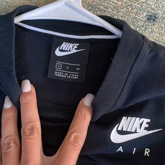 Nike - Picture 3 of 4